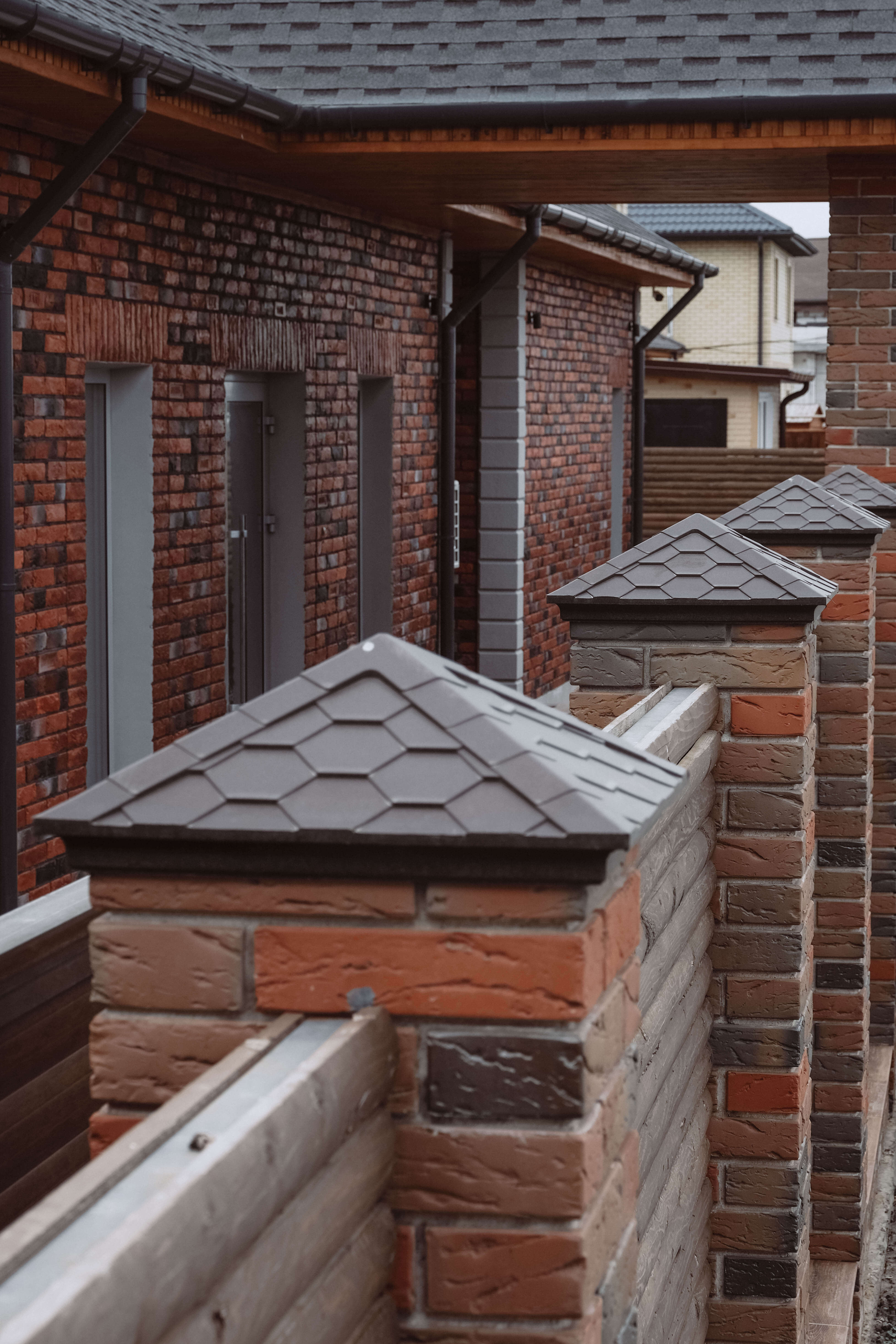 Колпак Zking Эверест Коричневый на столб 1.5х1.5 кирпича (390х390мм) в Калининграде фото